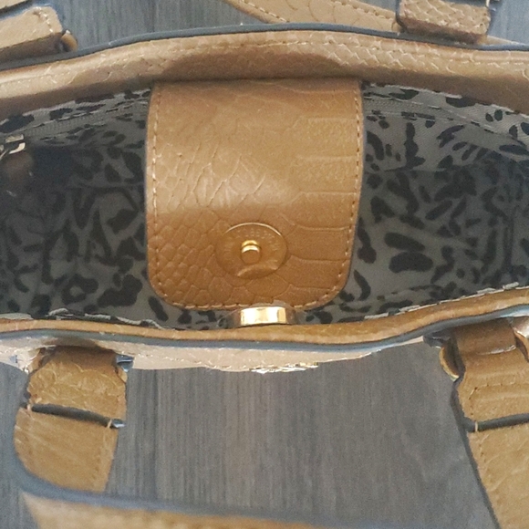 ๐ HOST PICK ๐ Jessica Simpson Crossbody Bag - Picture 5 of 10